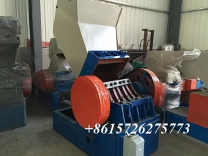 Shredders and crushers for plastic waste recycling