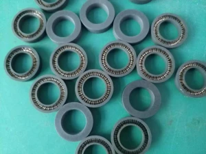 Small size spring energized seals for microdipensing system