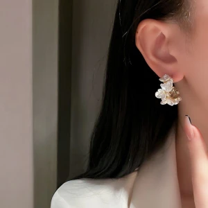925 silver needle fashionable and simple Personality earrings new style Pearl flower Ear ring temperament design  Eardrop Earrin