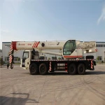 HIGH QUALITY Shanghai original 70 TON TRUCK CRANE with outriggers