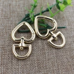 Bag parts hardware accessories stock gold color heart shape metal dog leash hook for decoration