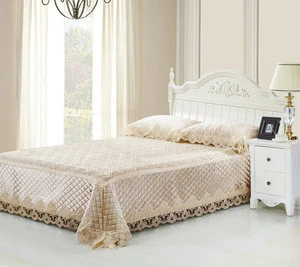 Beautiful 100% Polyester Velvet Bed Cover Set with 200GSM Filling Lace Wedding Bed Skirt Bedspread On Bed