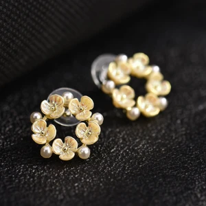 Dainty design jewelry fashion Baroque fresh water pearl earrings women shell flower stud earrings