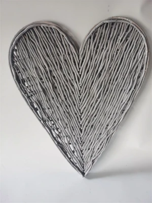 Environmental friendly natural colored wicker heart shaped decoration for sale