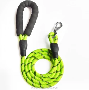 For Medium Large Size Dogs Reflective Threads Strong Durable Polyester Dog Leash with Comfortable Touch Padded Handle
