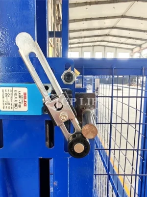 hot selling 5m cargo lift lifting goods up and down truck in warehouse cargo lift