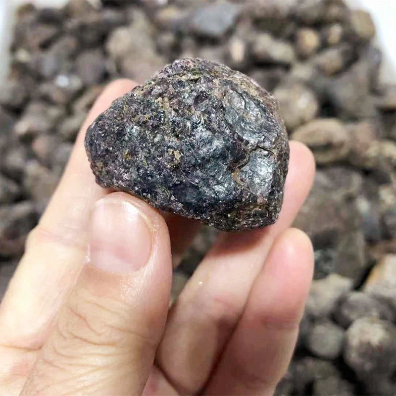 Loose Garnet Gemstone Wholesale Natural Rough Garnet Semi Precious Stone spicemen raw stone for reiki