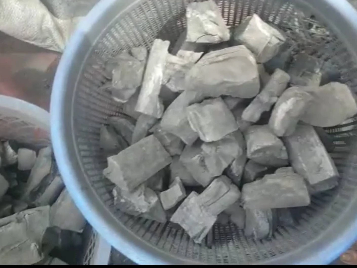 Nigerian natural hardwood Ayin lump charcoal for restaurant BBQ
