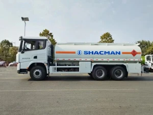 CLW Factory 30m3 New Customized Diesel Petrol Tank Truck Dongfeng 350hp Price for Sale