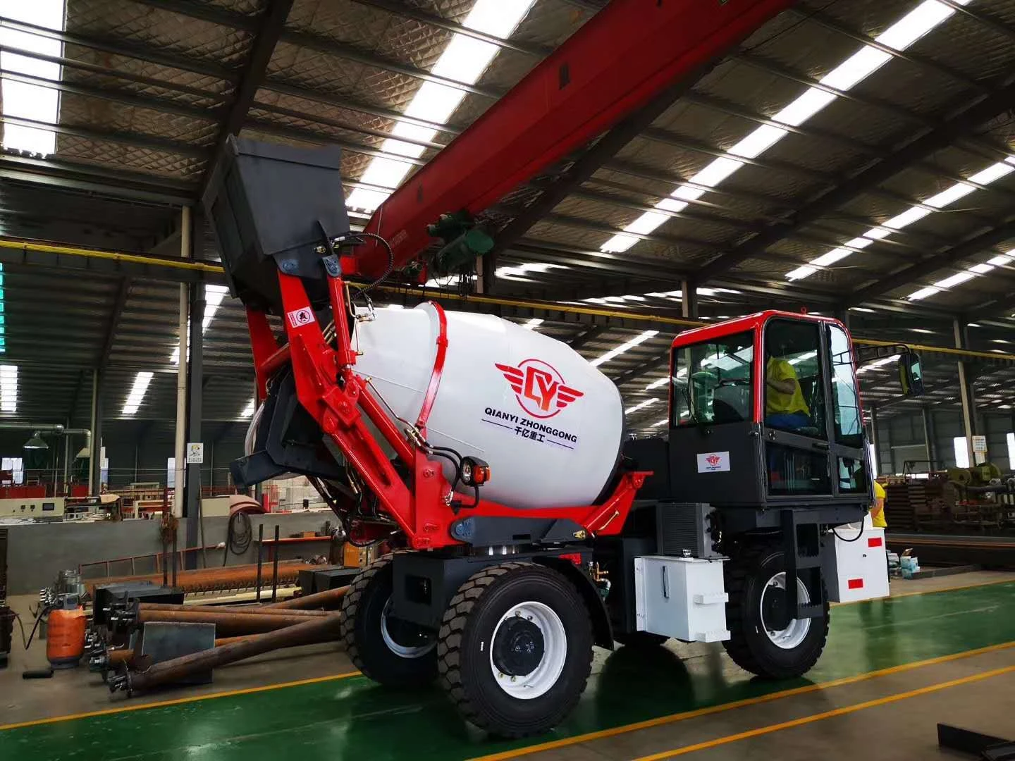 Automatic feeding small 3 cubic meters self loading mobile concrete mixer truck for sale