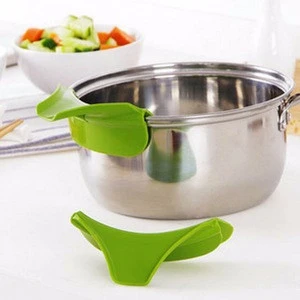 High Quality Creative Kitchen Gadgets Pour Soup Anti-spill and Leak Soup Deflector Useful Home Kitchen Specialty Tools