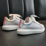 same style low-cut casual couple white shoes