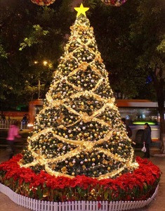 Customized 4 M big shopping centre Christmas tree with lights and decoration