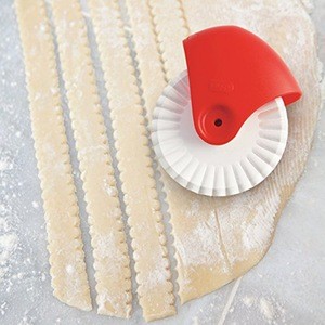 Pastry Cuter Rolling Wheel Decorator To Ensure Smooth Cutting DIY Rust-Proof Manual Noodle Cutter Knife For Kitchen Pizza Pie