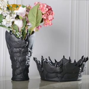 2021 New Folkcrafts Black Artwork Vase Rhinoceros Design Manufacturers Wholesale