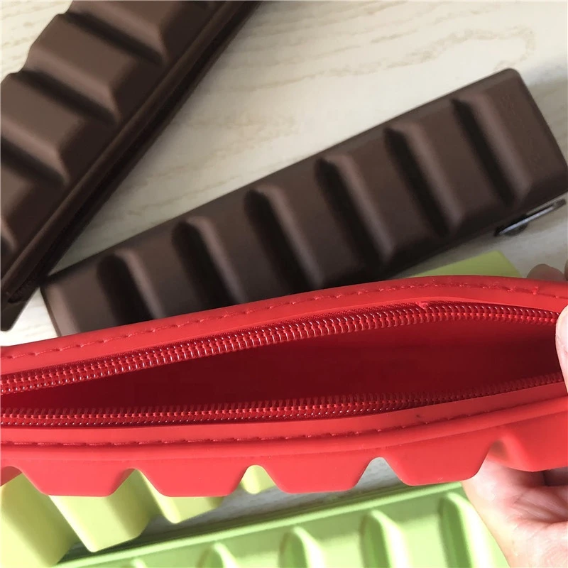 2020 New Fancy Customized Chocolate Shaped Silicone Rubber Pencil Case Bag Logo is Available