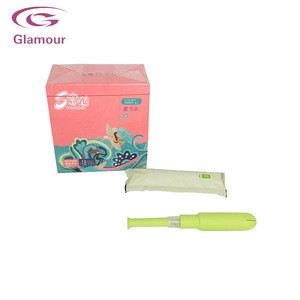 Ladies disposable organic cotton tampons with plastic applicator