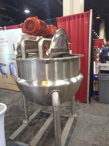 Large steam cooking kettle with agitator