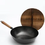 Old-fashioned hand-forged Zhangqiu ancient method iron pan Uncoated wok cast iron flat-bottomed household wok