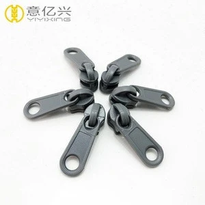 Shenzhen Zipper Factory Price 3# Plastic Zipper Slider Wholesale for Nylon Zipper