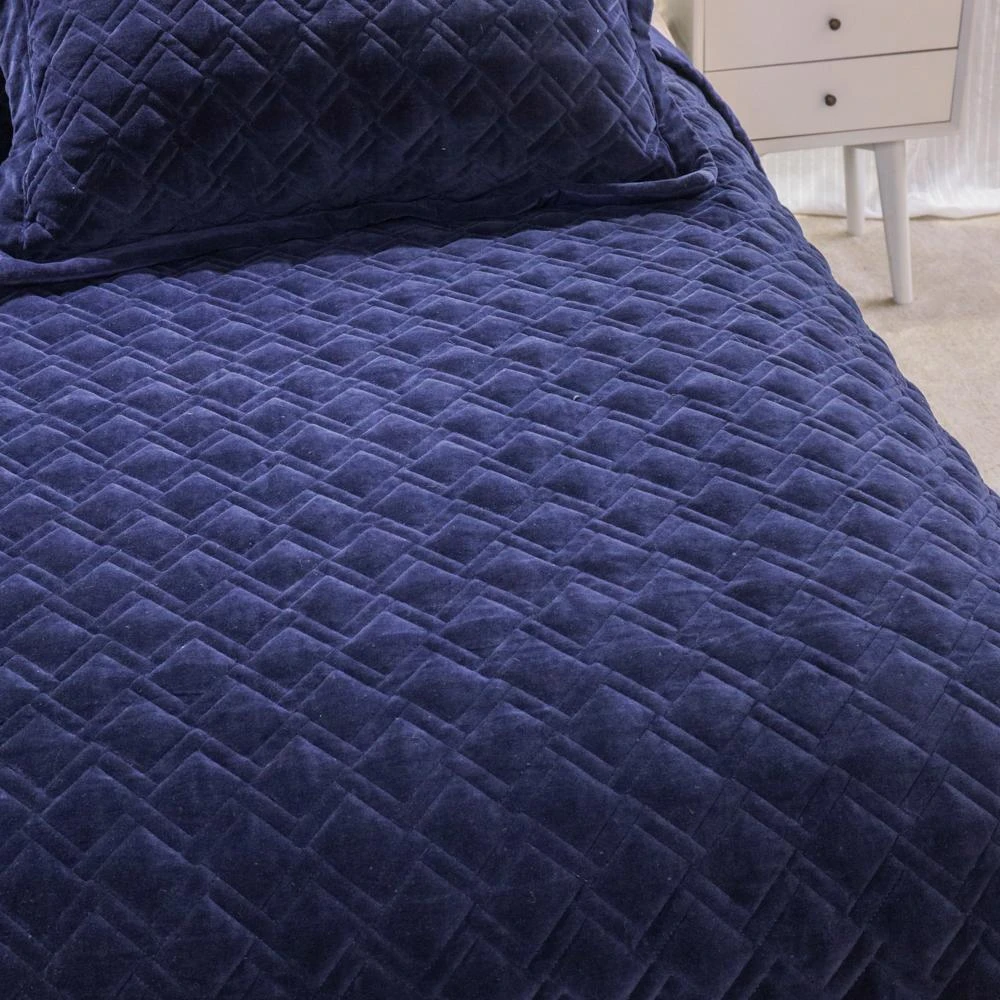 Soft Velvet Quilt Set  with 2 Shams Bedspread Unique Geometric Pattern Stitching Design for All Season