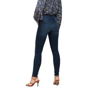 Womens custom fashions high waist skinny jean with decorative stud pocket with cotton poly spandex Indigo denim from Bangladesh
