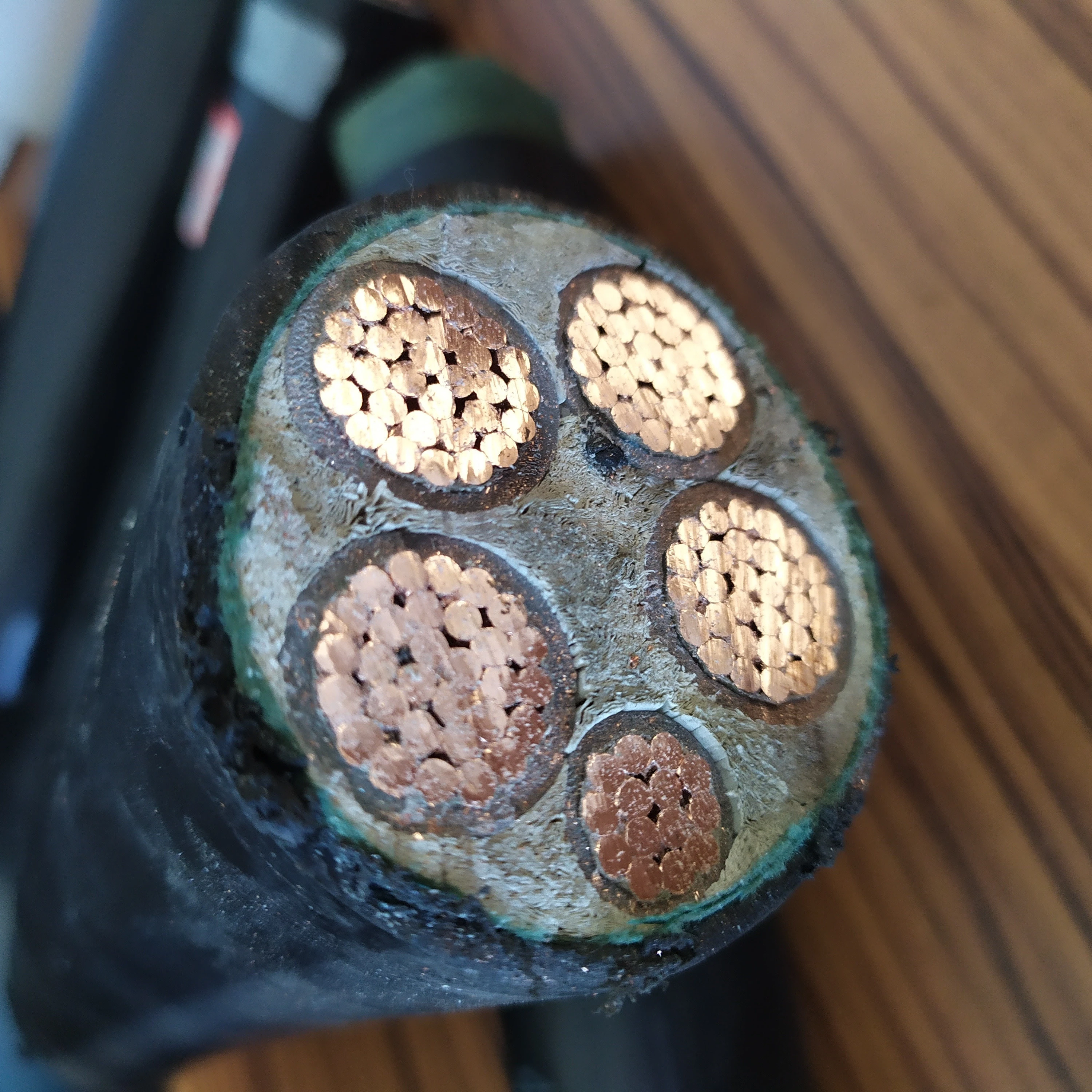 XLPE insulated PVC sheathed aluminum power cable 4+1 conductor Cables For Underground