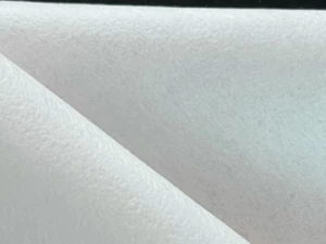 Viscose and polyester spunlace nonwoven fabric for wet wipes