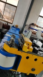 Pipe bending machine