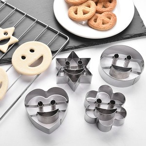 Amazon baking tools 4pcs stainless steel smile shape biscuit mold cutter heart star decoration cheese cake baking molds