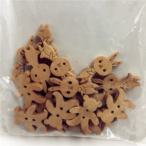 Different crafts custom wooden buttons in China