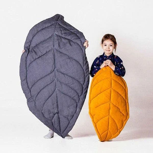 Hot sale famous brand leaf  crwling mat play mat huge portable education mat for baby