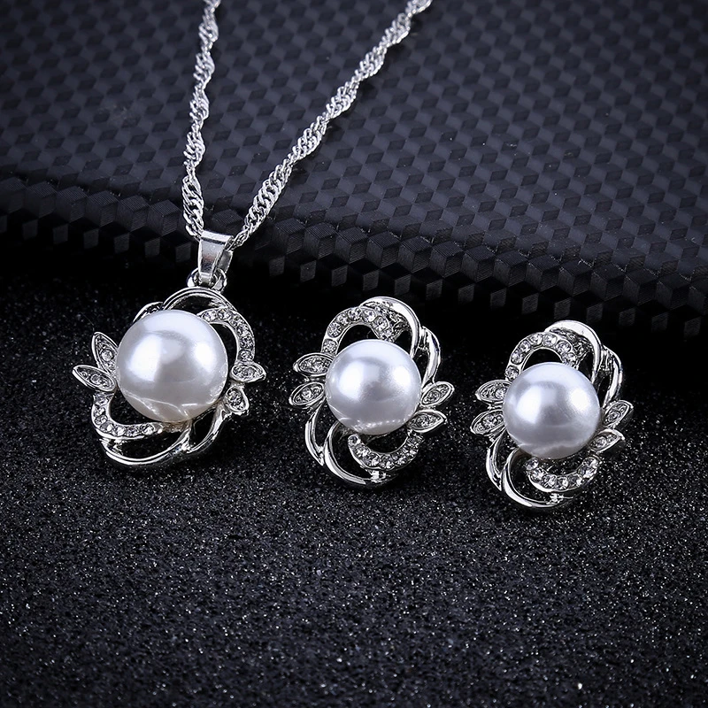 Hot selling New Pearl Diamond Flower Leaf Earrings Necklace Set, Bridal Wedding Dress Accessories Wholesale jewelry set women/