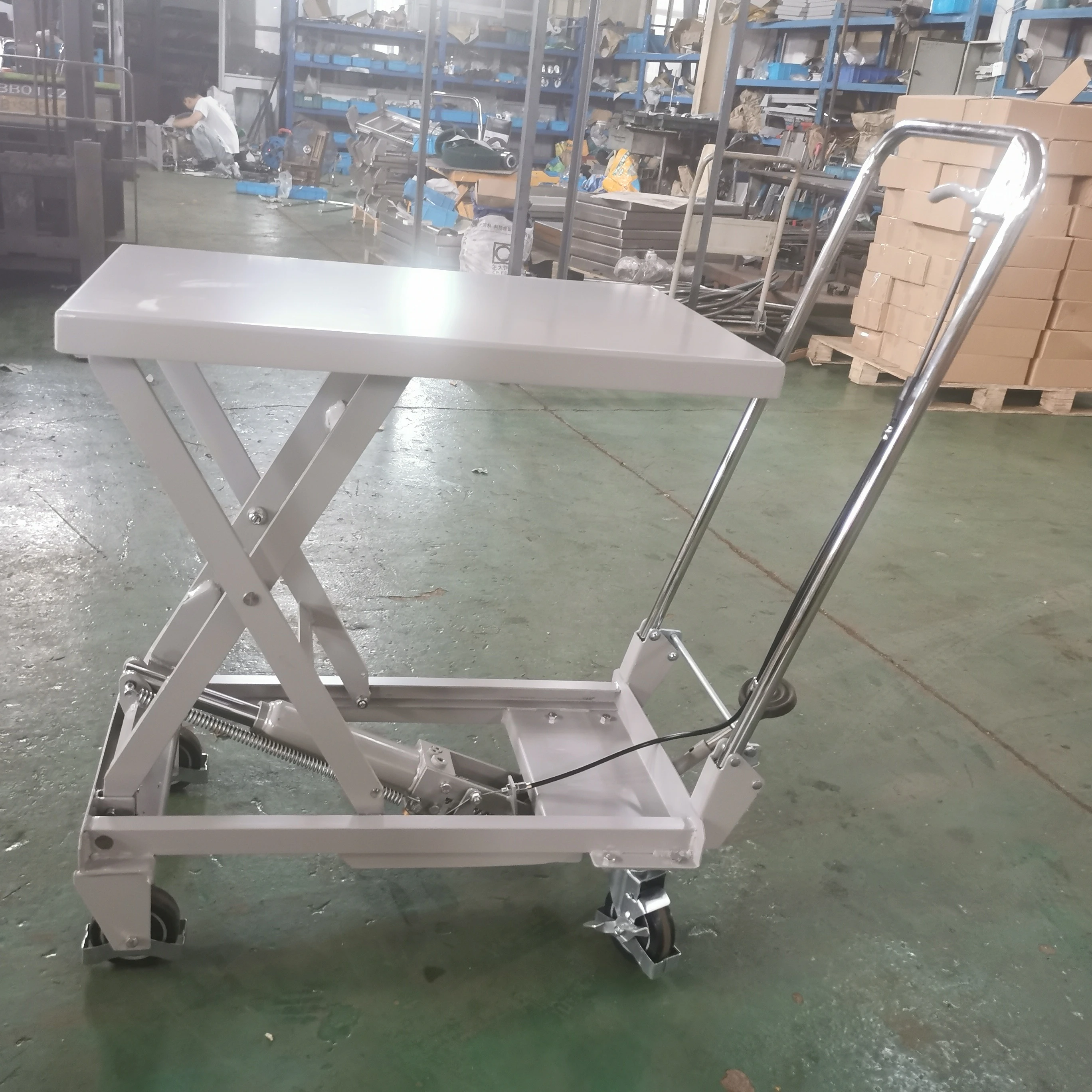 mobile aluminum scissor car lift table with four wheeler