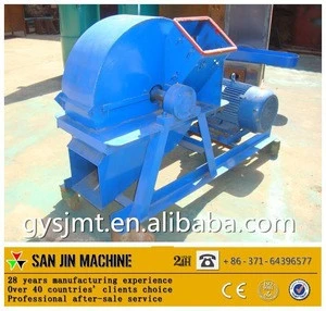 Movable wood chipper machine with wheels
