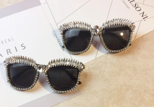 New style sunglasses with drills, exaggerated Retro, Bling Rhinestones for Women Oversize sun glasses