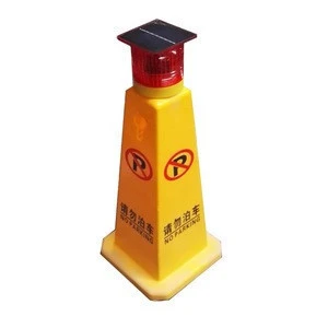 Solar Powered Barrier Light for Traffic Obstacle and Hazardous Warning