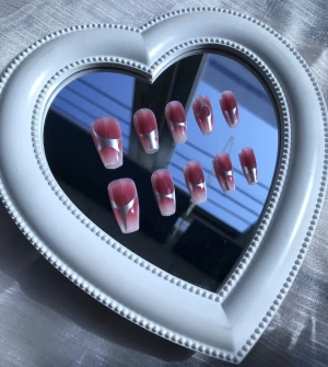 30-Pieces Of Romantic Pink Color With Silver Edge Lines And T-shaped Press-On Nails