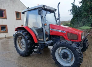 USED Massey ferguson tractors / Ford Tractors / New Holland & John Deere / 2WD & 4WD tractors