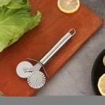 Amazon Hot sale high quality kitchen accessories Stainless steel double wheel pizza knife kitchen baking tool Pizza Cutter Wheel
