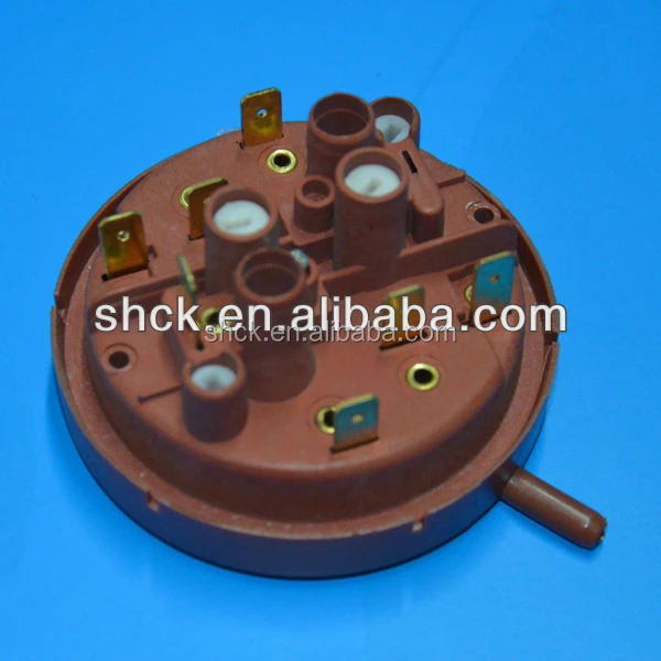 Automatic pressure control switch for water pump
