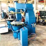 China Jolt Squeeze Green Sand Casting Molding Machine