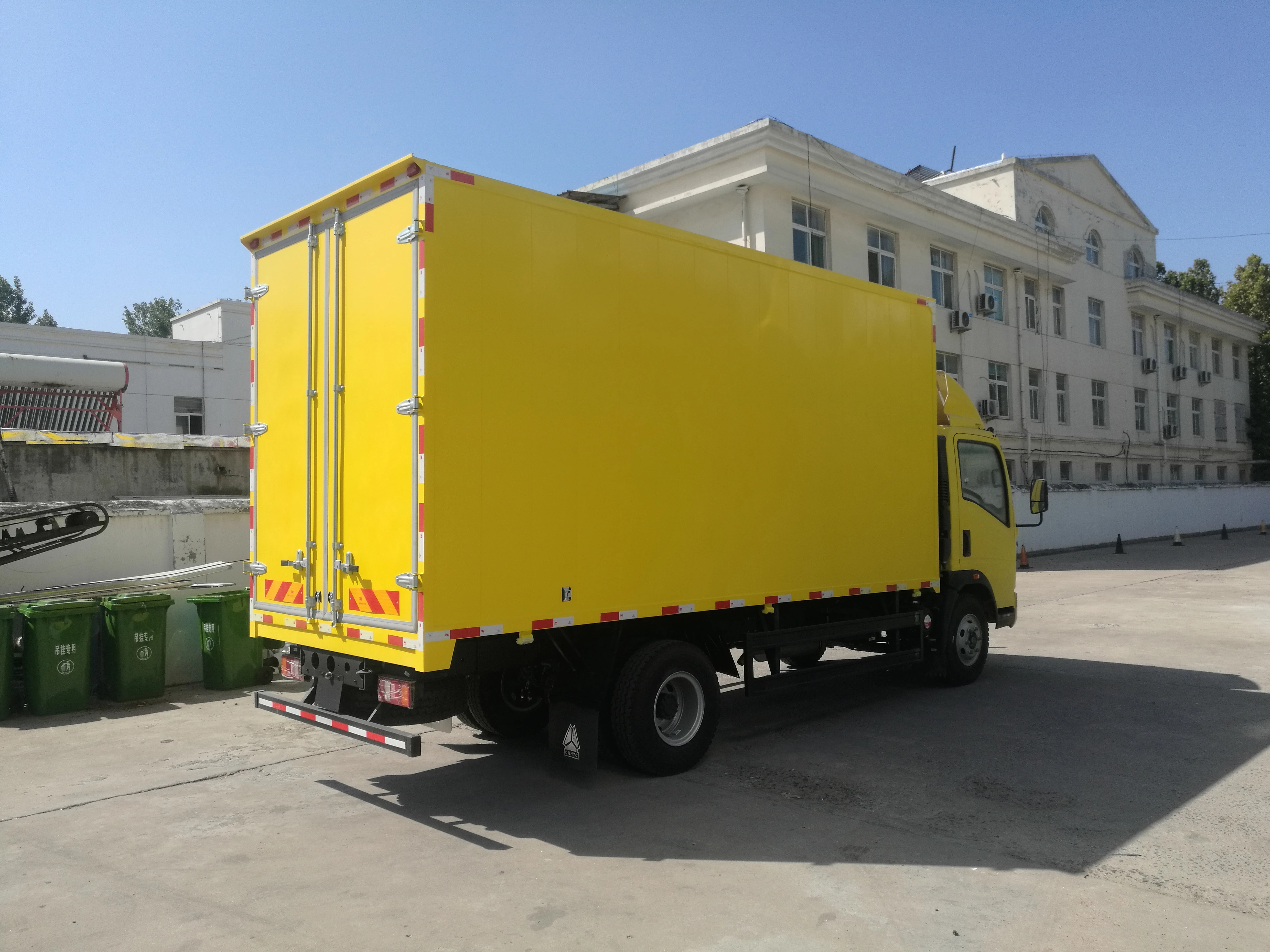 Van Cargo Truck 6-16 tons Light truck Brand HOWO Sinotruk