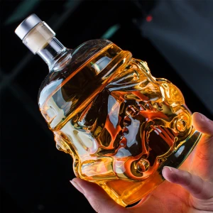 wholesale  Creative white soldier helmet cracked wine bottle Lead - free glass whiskey bottles with cork whiskey flask