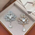 Vintage Teardrop Crystal Dangle Brooch Luxury Rhinestone Lapel Pin Wedding Dress Costume Accessory