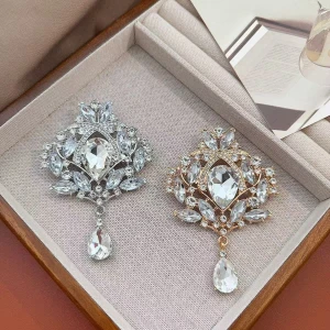 Vintage Teardrop Crystal Dangle Brooch Luxury Rhinestone Lapel Pin Wedding Dress Costume Accessory