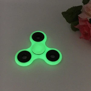 2017 glowing hand spinner 3 wind plastic fidget spinner light in the night Luminous spinner toy