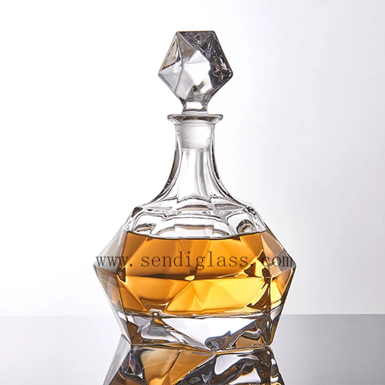 2021 new design  Lead free Crystal glass Ronud Whiskey decanter  (750ml) and Set of 2 Glasses (300ml)  Perfectly Gift Boxed.