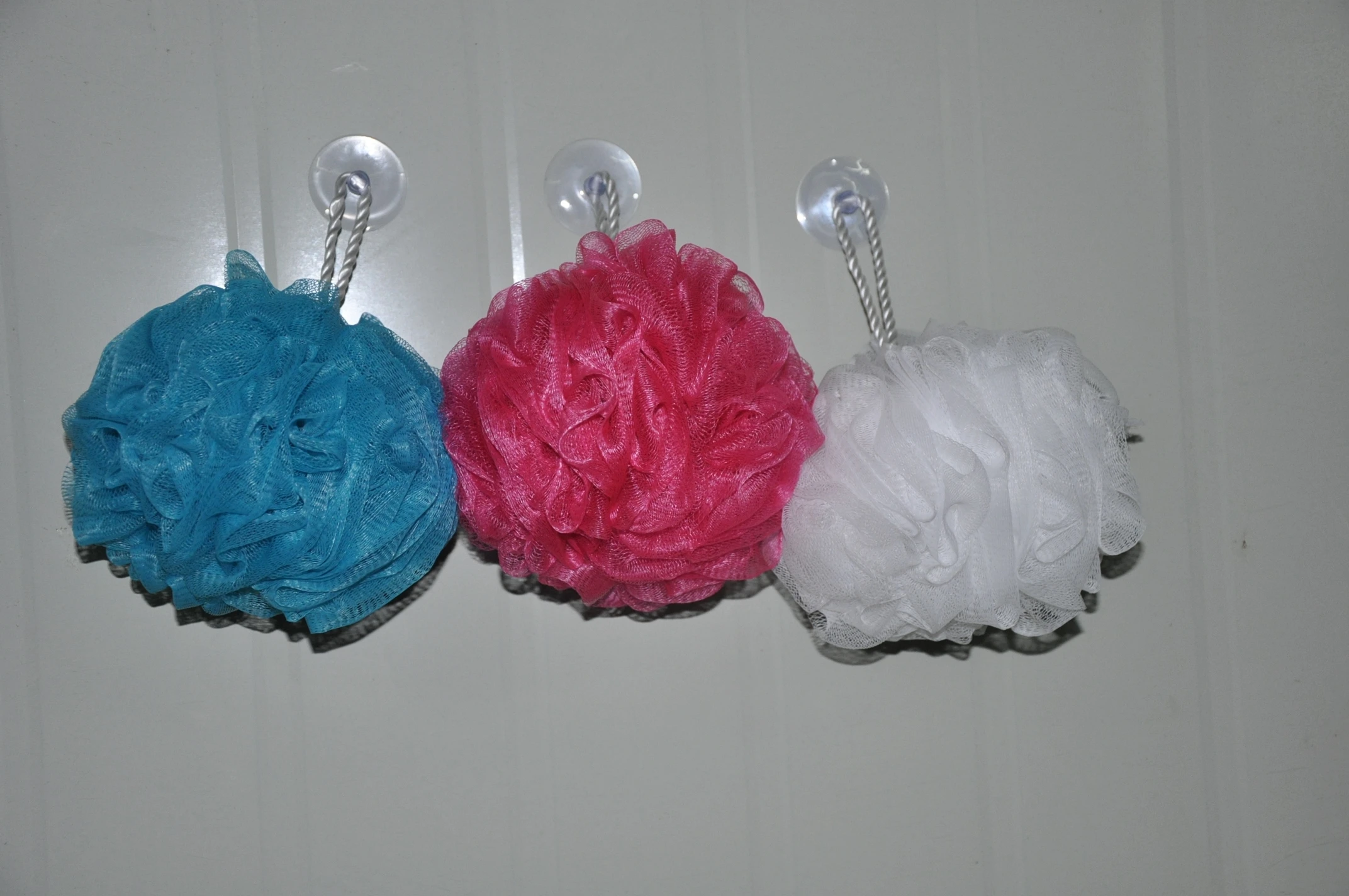 Customized eco friendly PE materials colorful soft bath sponge ball