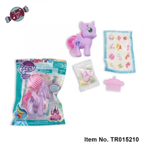 High quality plastic lovely horse with comb toy candy surprise bag